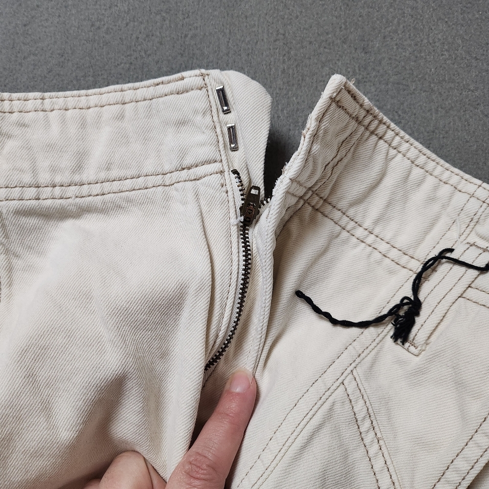 Dynamite Beige/Tan Women's Jean Shorts Sz 32 - Picture 3 of 10